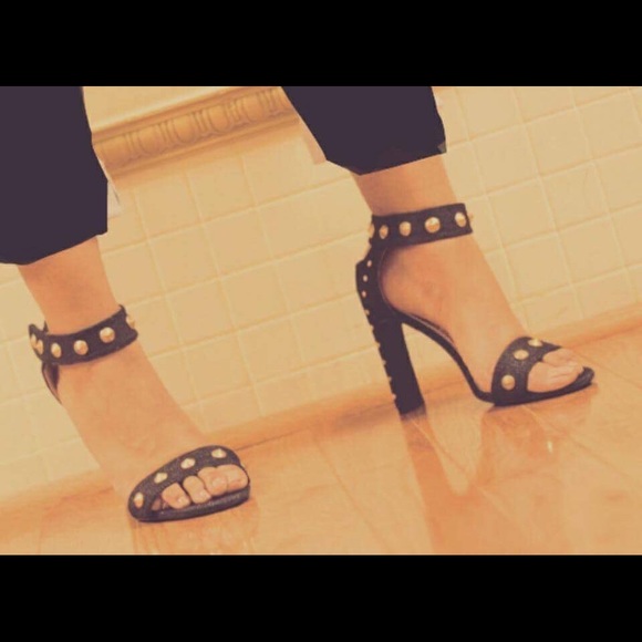 Heels - Picture 2 of 3